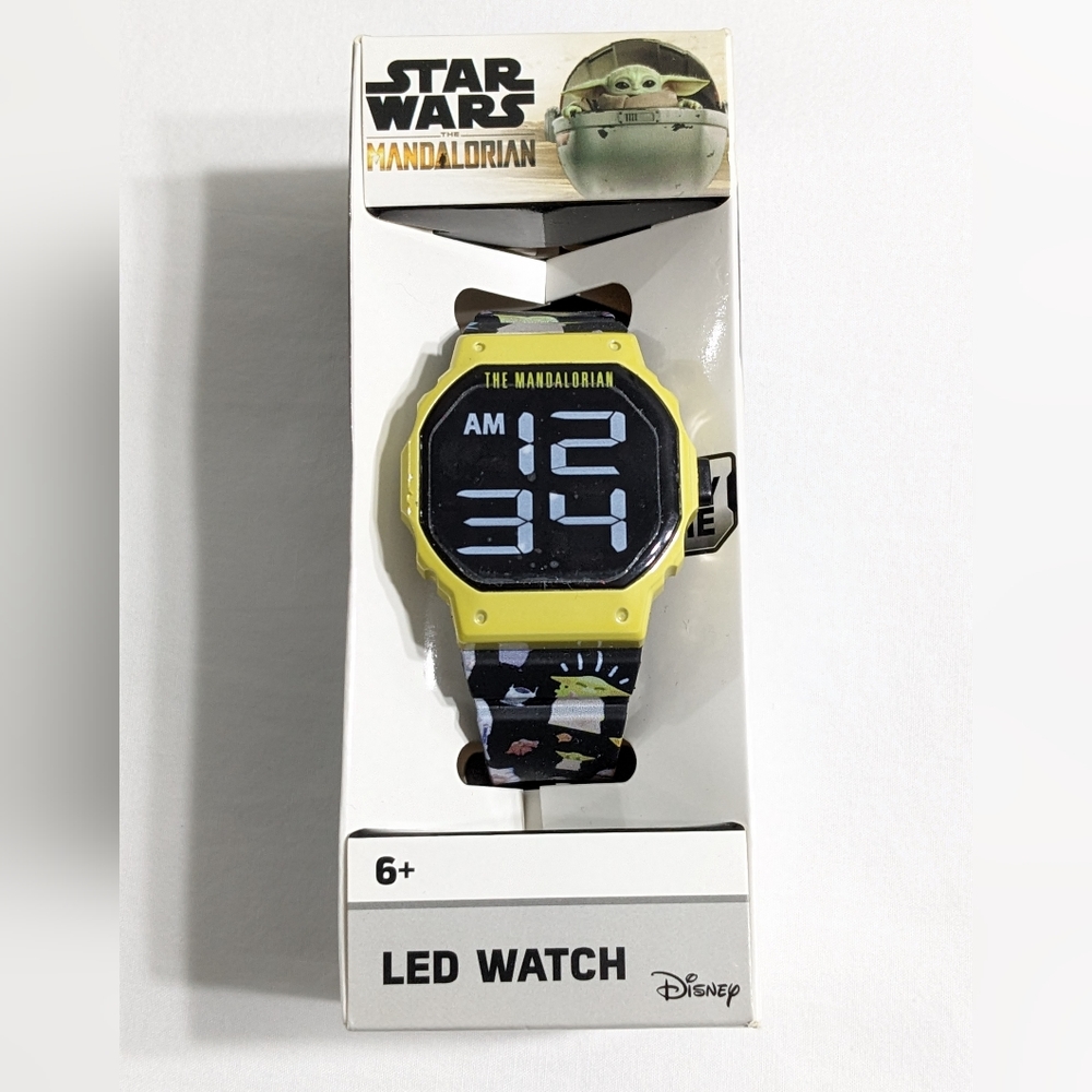 Star Wars The Mandalorian Baby Yoda Unisex LED Watch, NEW